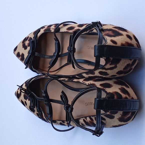 014 Banana Republic Flats. Size 8 - Picture 2 of 9